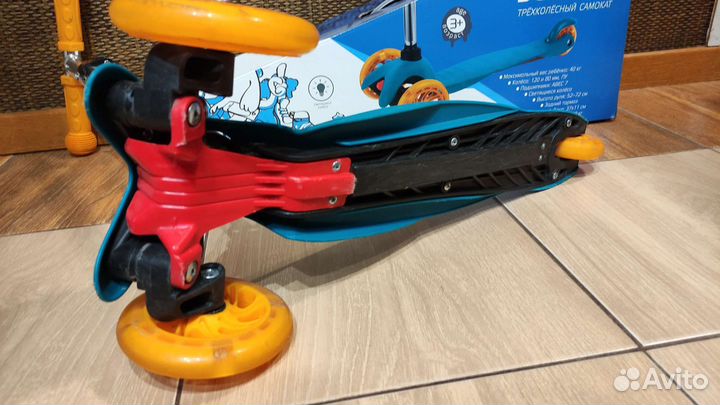 Детский трёхколёсный самокат