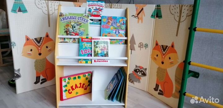 Полка для книг витрина Монтессори