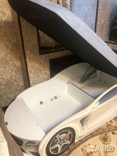 Детская кровать в виде машины