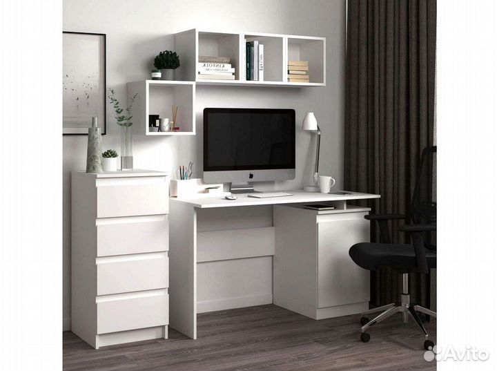 Детская рабочая зона у окна