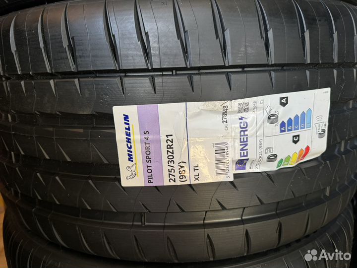 Michelin Pilot Sport 4 S 245/35 R21 и 275/30 R21