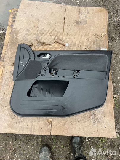 Обшивка двери передняя правая Ford Fusion