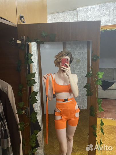 Костюм (штаны, топ и пояс)