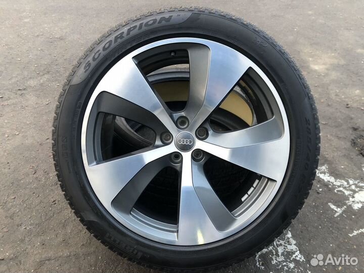 Комплект б/у оригинальных колёс Audi Q7 R21
