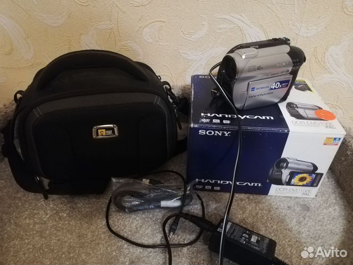 Камера Sony DCR-DVD106E