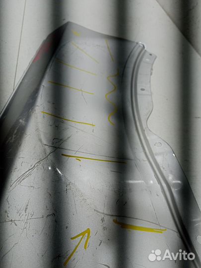 Крыло переднее правое