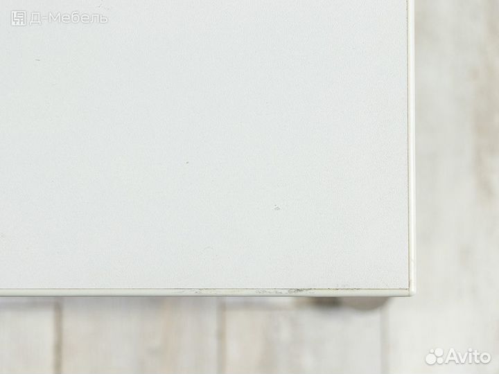 Низкий офисный стол