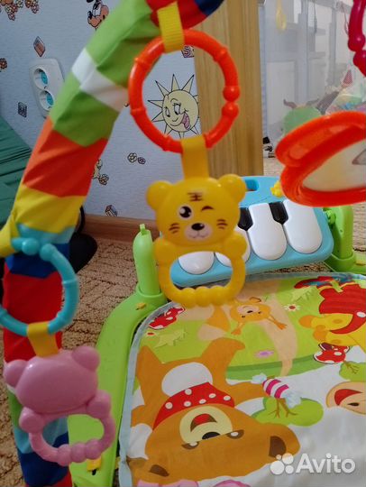 Детский развивающий коврик с дугой