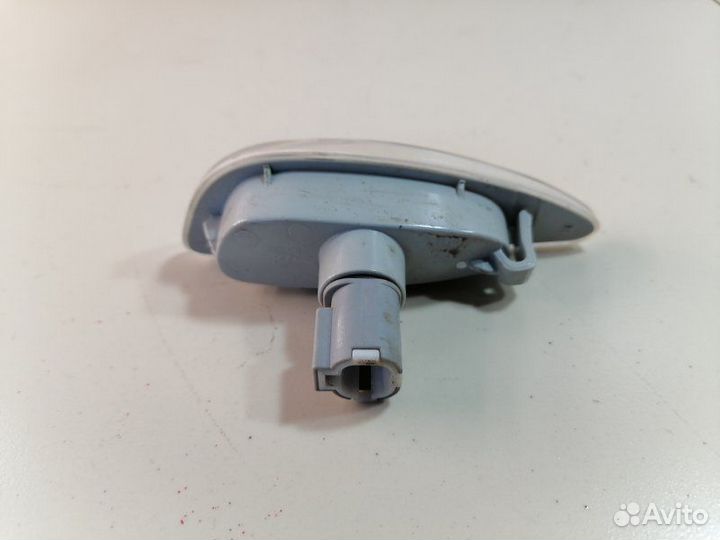 Повторитель в крыло правый Hyundai Solaris HCR