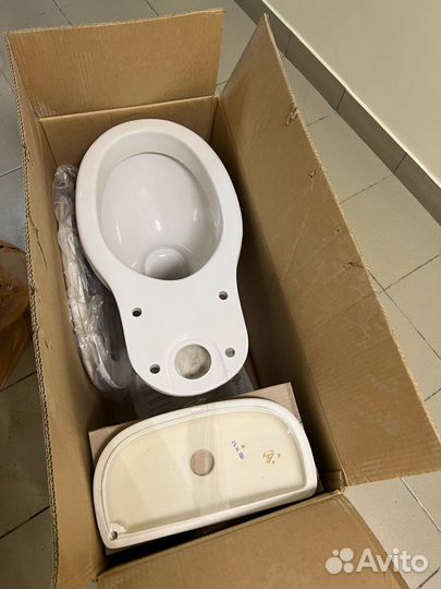 Унитаз с бачком новый