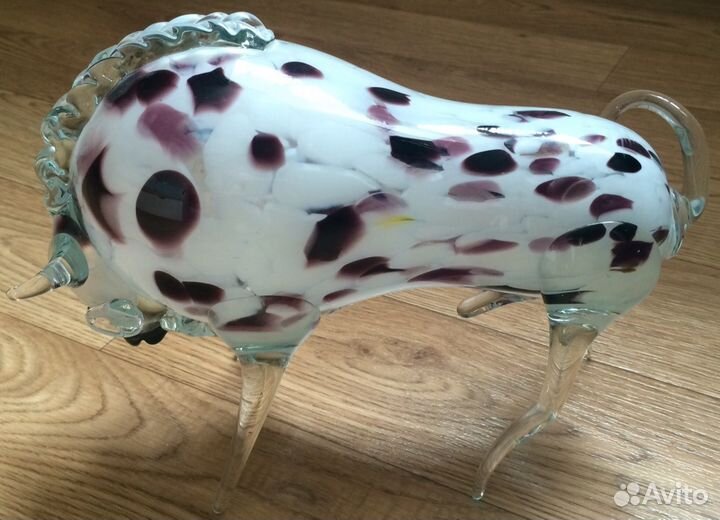 Бык из стекла