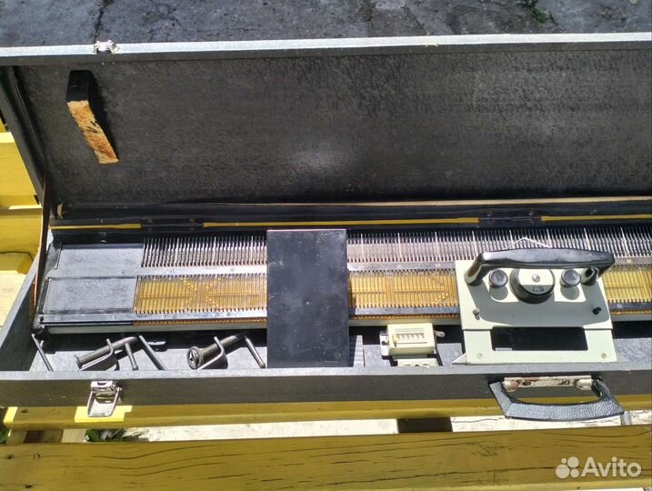 Вязальная машинка Нева 2