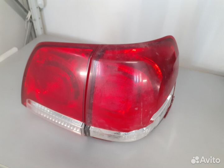 Фонарь задний правый Тойота лк 200