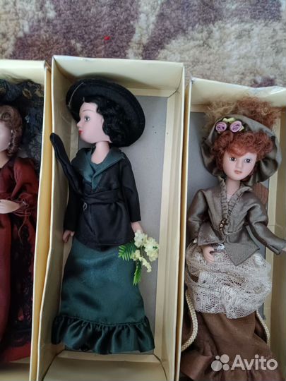Кукла фарфоровая
