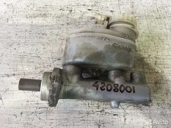 Главный тормозной цилиндр Тойота Авенсис 1 Т22