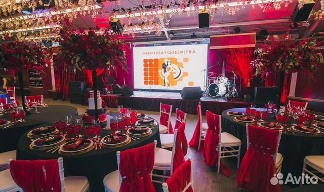 Стулья белые/прозрачные 