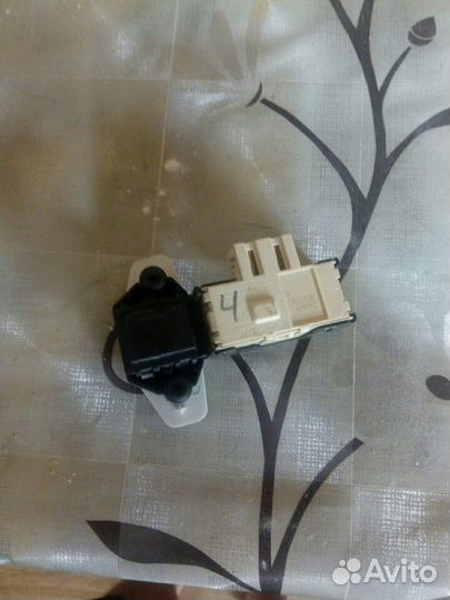 Замок Люка стиральной машинки