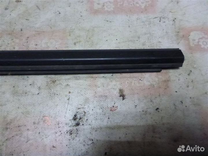 Уплотнитель стекла двери бархотка задний правый