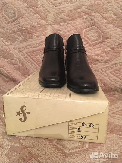 Ботинки женские на молнии