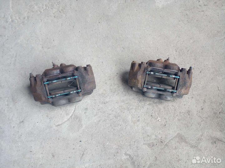 Суппорт тормозной передний Lexus GX460 2011г