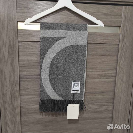 Новый шарф Toteme серый