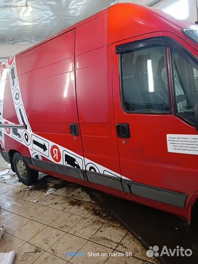 Водитель экспедитор на своём микроавтобусе