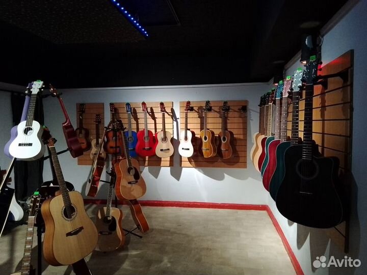 Новые акустические и классические гитары, укулеле