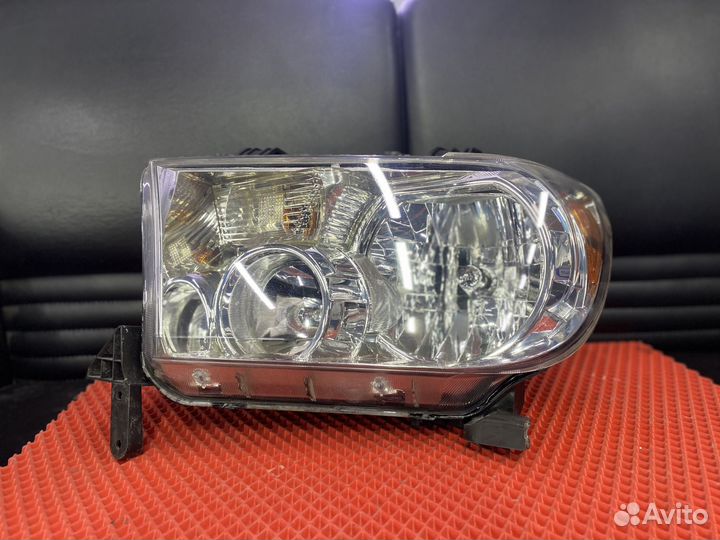 Фара Toyota Tundra / Sequoia 2006-2018