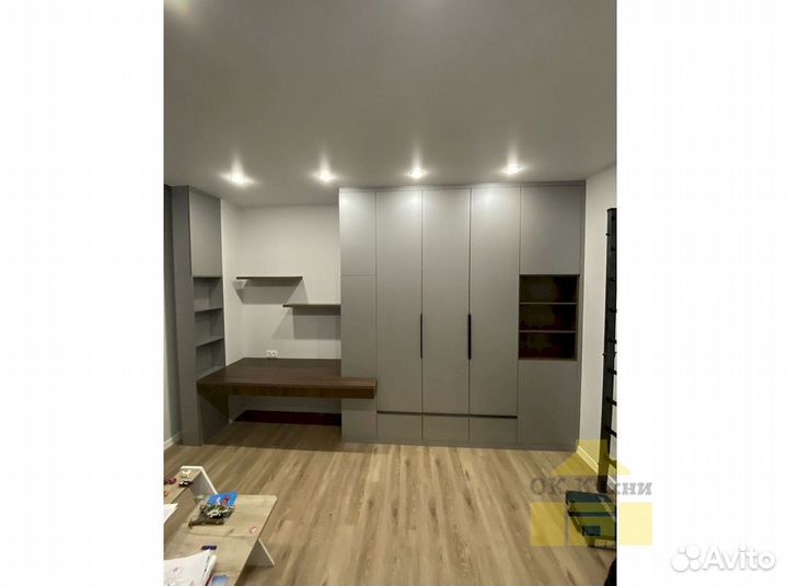 Зеркальный шкаф