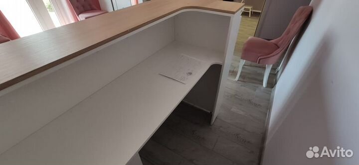 Стойка ресепшн