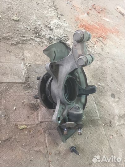 Повортный кулак Toyota Camry 40 3.5