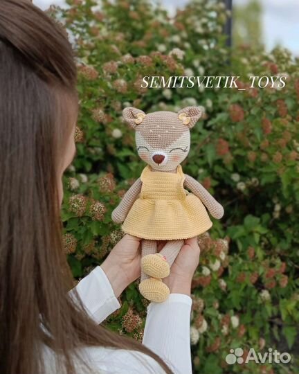 Вязаный олененок