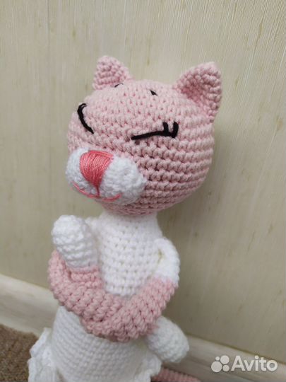 Вязаные игрушки ручной работы коты