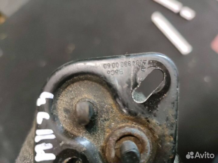 Крюк капота Mercedes-Benz C-Класс W204/S204 2007