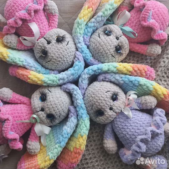 Зайка плюшевая вязанная