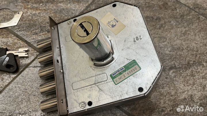 Замок накладной mottura 30.601