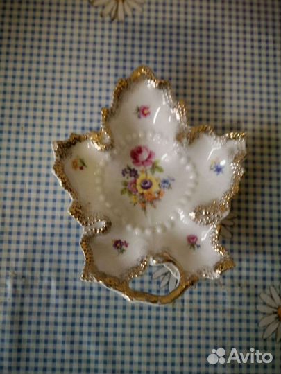 Фарфоровый листок, пепельница