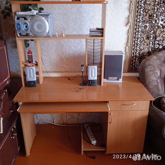 Компьютерный стол