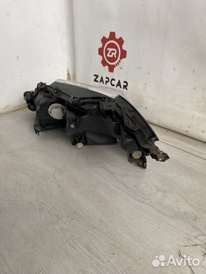 Toyota Camry V70 Фара правая