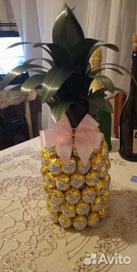 Ананас из конфет