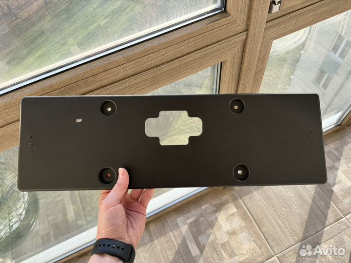 Подиум под задний номер Geely Monjaro