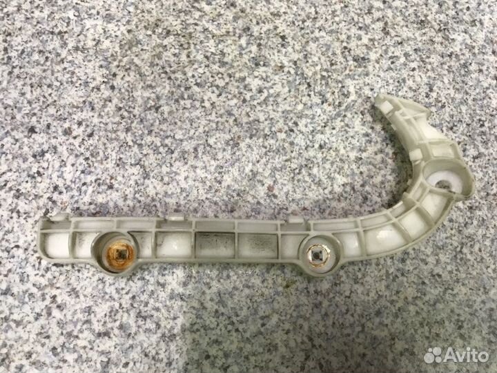 Кронштейн бампера прав. перед. Mitsubishi Outlande