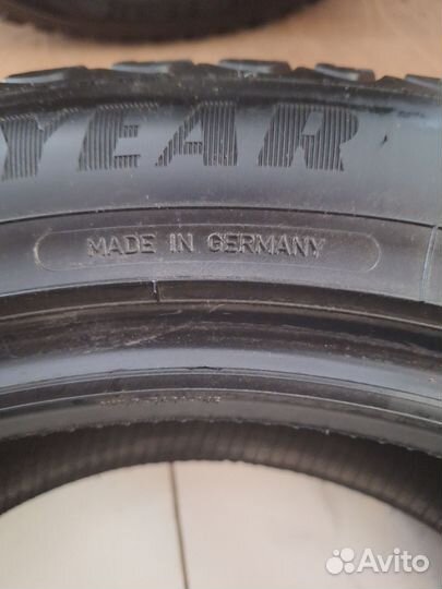 Goodyear UltraGrip Ice 225/55 R18 102T