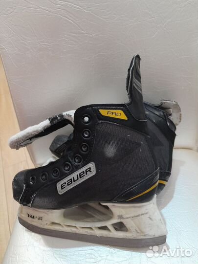 Коньки и наколенники