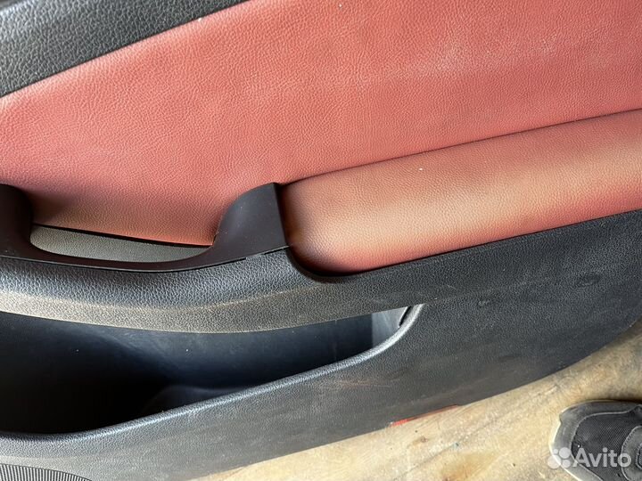 Обшивка двери Vw jetta 6