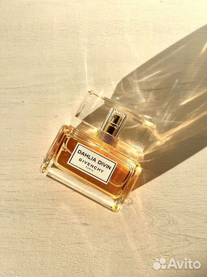 Givenchy Dahlia Divin EDP 50 ml