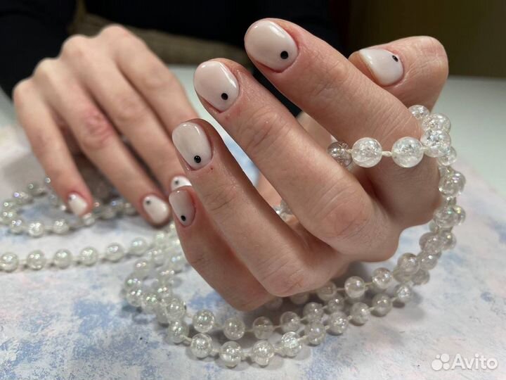 Маникюр в салоне