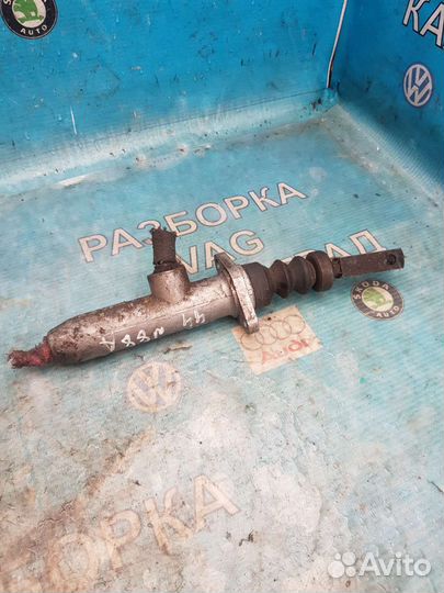 Главный цилиндр сцепления 443721401À Audi 100 c3