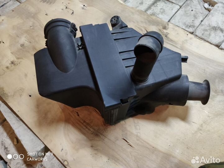 Корпус воздушного фильтра на BMW E39