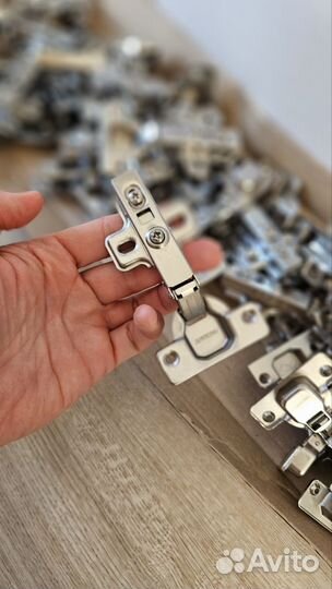 Петля мебельная с доводчиком